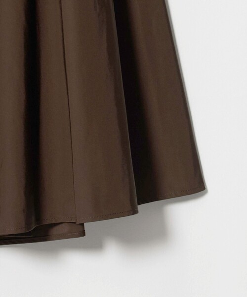 UNITED ARROWS（ユナイテッドアローズ）の「タフタ ジップ フレアスカート ‐ウォッシャブル‐（スカート・レディース・オリーブ/ブラック/ダークブラウン・36/38）」の19枚目の写真
