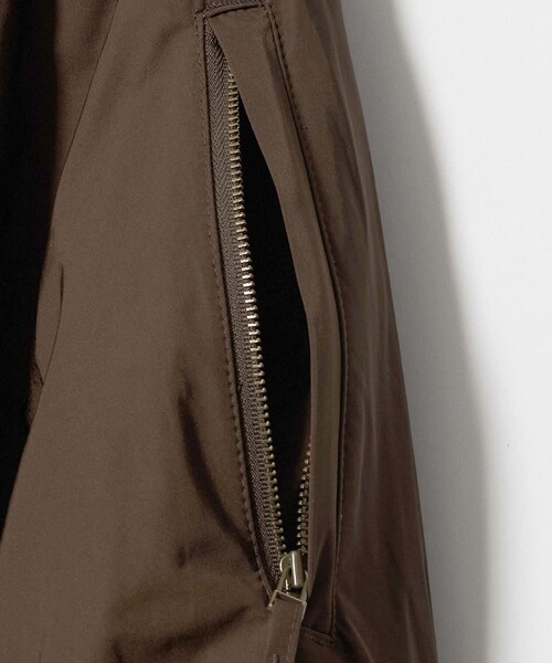 UNITED ARROWS（ユナイテッドアローズ）の「タフタ ジップ フレアスカート ‐ウォッシャブル‐（スカート・レディース・オリーブ/ブラック/ダークブラウン・36/38）」の20枚目の写真