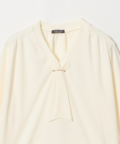 A DAY IN THE LIFE UNITED ARROWS（アデイインザライフユナイテッドアローズ）の「スムース ボウタイカットソー ＜A DAY IN THE LIFE＞（Tシャツ/カットソー・レディース・ライトブルー/オフホワイト/ネイビー・FREE）」の15枚目の写真