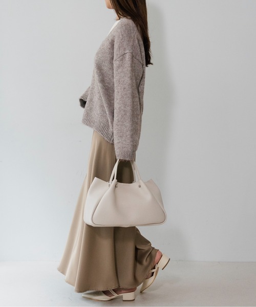 on:nue（オンニュ）の「【on:nue】[2点セット] Vネックレイヤード起毛ニット /26-27 AW COLLECTION（ニット/セーター・レディース・ベージュ/アイボリー/グレー・FREE）」の13枚目の写真