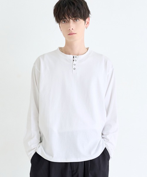 ASTRONOMY(アストロノミー)の「ヘンリーネックロングスリーブTシャツ カットソー ヴィンテージ加工/無地(Tシャツ/カットソー・メンズ・ブラウン/ブラック/ホワイト/チャコール・L/M)」の2枚目の写真