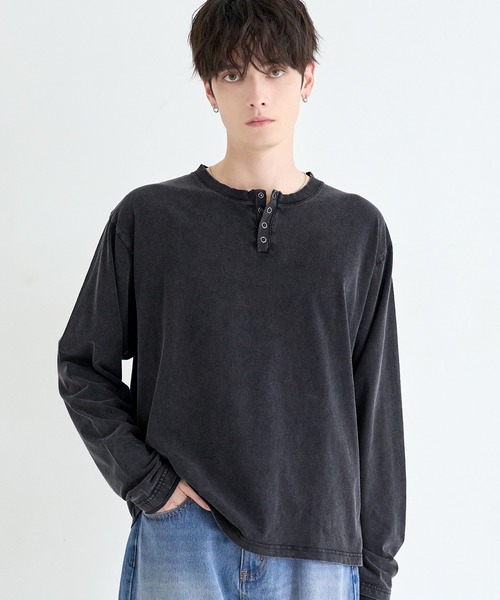 ASTRONOMY(アストロノミー)の「ヘンリーネックロングスリーブTシャツ カットソー ヴィンテージ加工/無地(Tシャツ/カットソー・メンズ・ブラウン/ブラック/ホワイト/チャコール・L/M)」の1枚目の写真