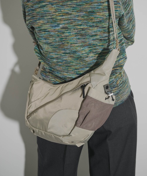 THE GOODLAND MARKET(ザグッドランドマーケット)の「F/CE. TWILL MINI SHOULDER BAG(ショルダーバッグ・メンズ・ベージュ/ブラック・FREE)」の3枚目の写真