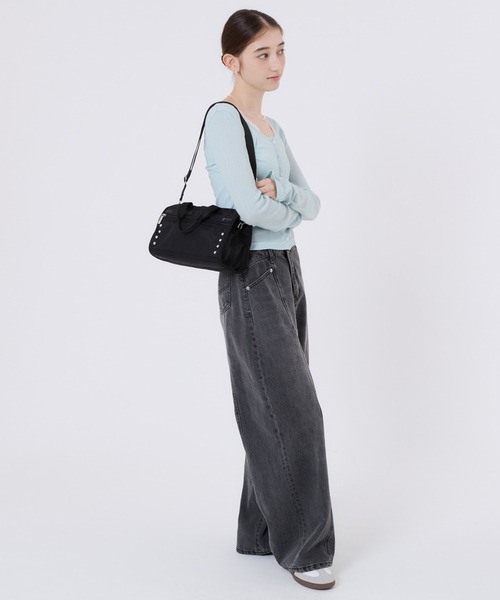 LeSportsac(レスポートサック)の「STUDS MINI DUFFEL CRSSBDY ブラックスタッズ(ショルダーバッグ・レディース・ブラック・FREE)」の3枚目の写真