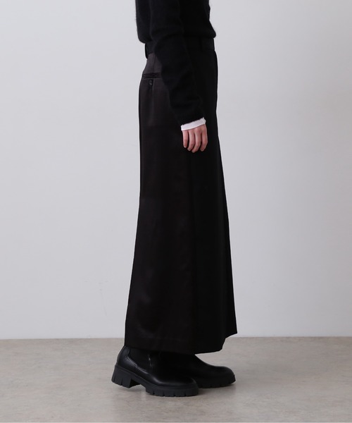 YLEVE(イレーヴ)の「YLEVE / WOOL MOHAIR GABA x VISCOSE COTTON SATIN SKIRT(スカート・レディース・ブラック/ネイビー・0/1/2)」の4枚目の写真