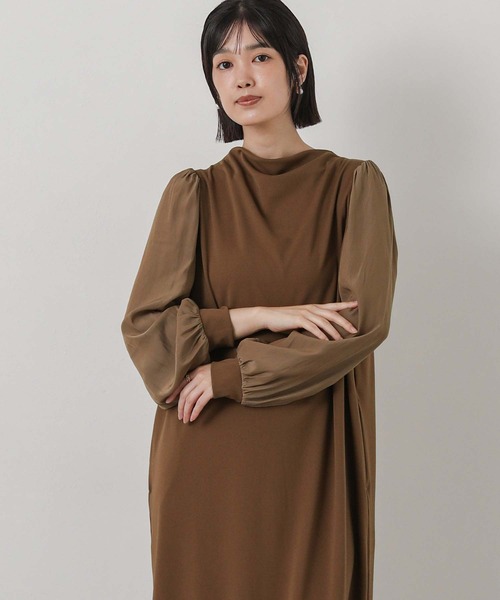 Gready Brilliant(グレディブリリアン)の「カット×割繊スリーブボトルネック(ワンピース・レディース・キャメル/ブラック・FREE)」の7枚目の写真
