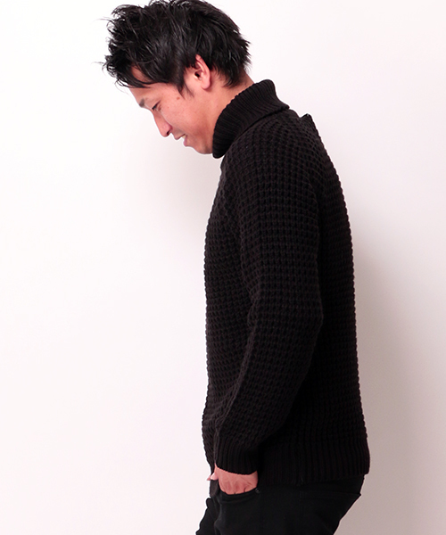 VENCEEXCHANGE（ヴァンスエクスチェンジ）の「【BITTER1月号 掲載商品】ワッフル編みタートルネックプルオーバー（ニット/セーター・メンズ・オフホワイト/ダークグリーン/ブラック・LARGE/MEDIUM）」の5枚目の写真