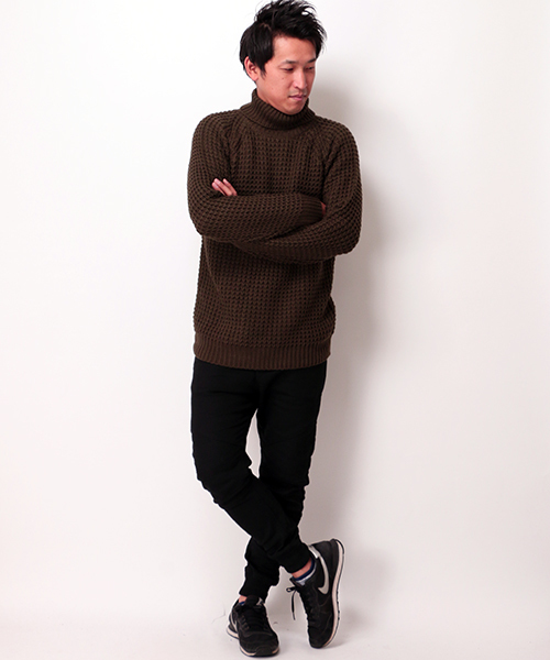 VENCEEXCHANGE（ヴァンスエクスチェンジ）の「【BITTER1月号 掲載商品】ワッフル編みタートルネックプルオーバー（ニット/セーター・メンズ・オフホワイト/ダークグリーン/ブラック・LARGE/MEDIUM）」の10枚目の写真