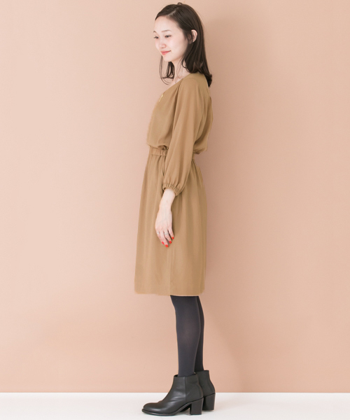 URBAN RESEARCH（アーバンリサーチ）の「UR フロントZIPワンピース（ワンピース・レディース・ベージュ/オリーブ/ブラック・FREE）」の17枚目の写真