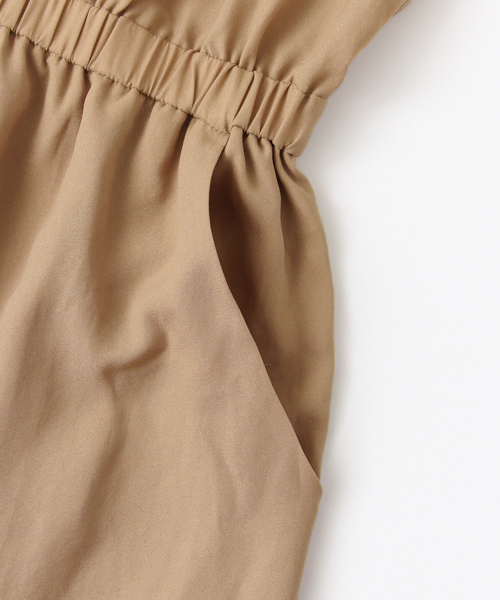 URBAN RESEARCH（アーバンリサーチ）の「UR フロントZIPワンピース（ワンピース・レディース・ベージュ/オリーブ/ブラック・FREE）」の11枚目の写真