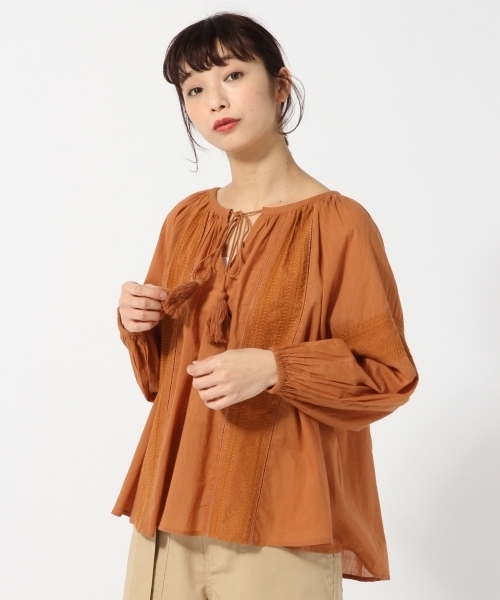 LOWRYS FARM(ローリーズファーム)の「シシュウブラウス/LS 785958 (シャツ/ブラウス・レディース・ブラウン/オフホワイト/ピンク・FREE)」の1枚目の写真