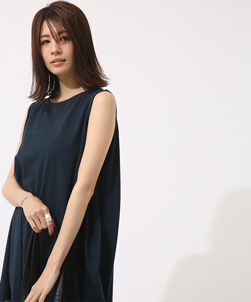 AZUL by moussy(アズールバイマウジー)の「コクーンカットロングワンピース(ワンピース・レディース・オフホワイト/ネイビー/ブラック系その他・SMALL/MEDIUM)」の3枚目の写真