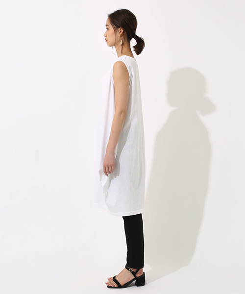 AZUL by moussy(アズールバイマウジー)の「コクーンカットロングワンピース(ワンピース・レディース・オフホワイト/ネイビー/ブラック系その他・SMALL/MEDIUM)」の19枚目の写真