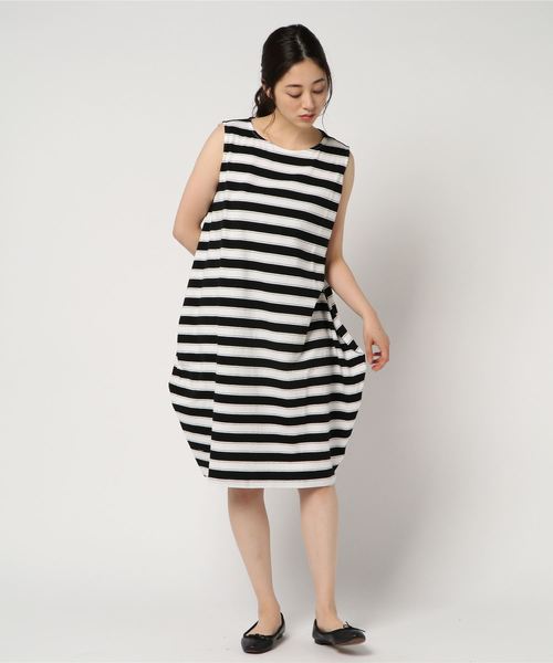 AZUL by moussy(アズールバイマウジー)の「コクーンカットロングワンピース(ワンピース・レディース・オフホワイト/ネイビー/ブラック系その他・SMALL/MEDIUM)」の1枚目の写真