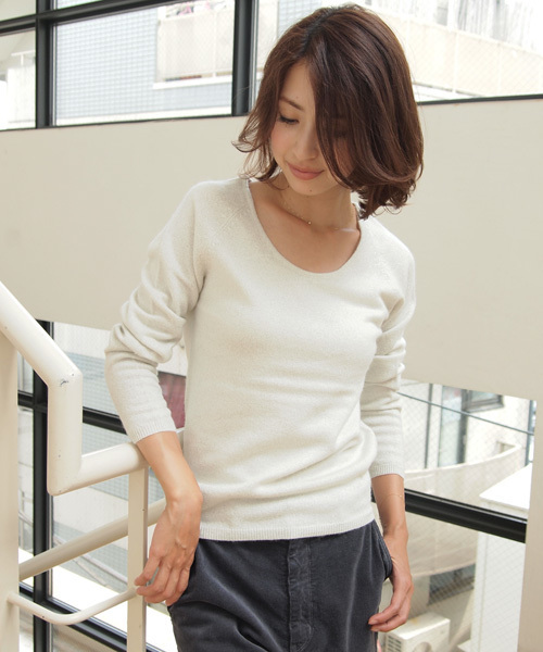 BEAUTY&YOUTH UNITED ARROWS（ビューティーアンドユースユナイテッドアローズ）の「BYTF キリカエラメ ラウンドネックプルオーバー ◆（ニット/セーター・レディース・ホワイト/ライトグレー/モカ/ライトピンク・フリー）」の2枚目の写真