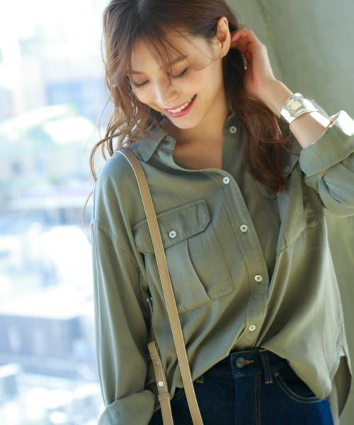 BAYFLOW(ベイフロー)の「ミリタリーシャツ(シャツ/ブラウス・レディース・ホワイト/チャコールグレー/カーキ・SMALL/MEDIUM)」の3枚目の写真
