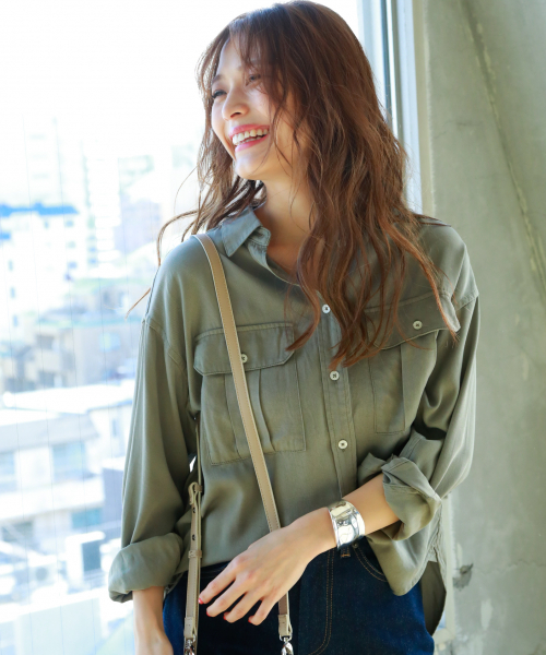 BAYFLOW(ベイフロー)の「ミリタリーシャツ(シャツ/ブラウス・レディース・ホワイト/チャコールグレー/カーキ・SMALL/MEDIUM)」の7枚目の写真