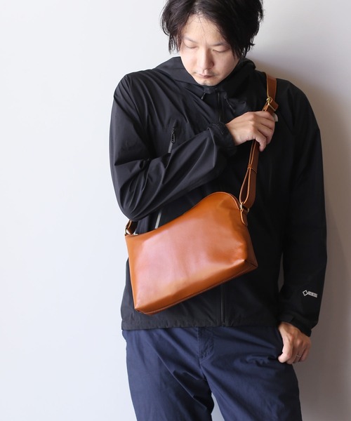 Jamale（ジャマレ）の「[Jamale] 牛革防水レザーショルダーバッグ日本製（ショルダーバッグ・レディース・ミント/グレー/ネイビー/ブラック/ダークブラウン/キャメル・FREE）」の6枚目の写真