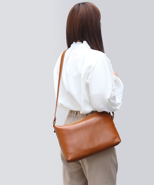 Jamale（ジャマレ）の「[Jamale] 牛革防水レザーショルダーバッグ日本製（ショルダーバッグ・レディース・ミント/グレー/ネイビー/ブラック/ダークブラウン/キャメル・FREE）」の19枚目の写真