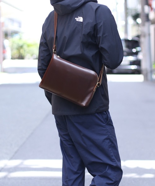 Jamale（ジャマレ）の「[Jamale] 牛革防水レザーショルダーバッグ日本製（ショルダーバッグ・レディース・ミント/グレー/ネイビー/ブラック/ダークブラウン/キャメル・FREE）」の22枚目の写真