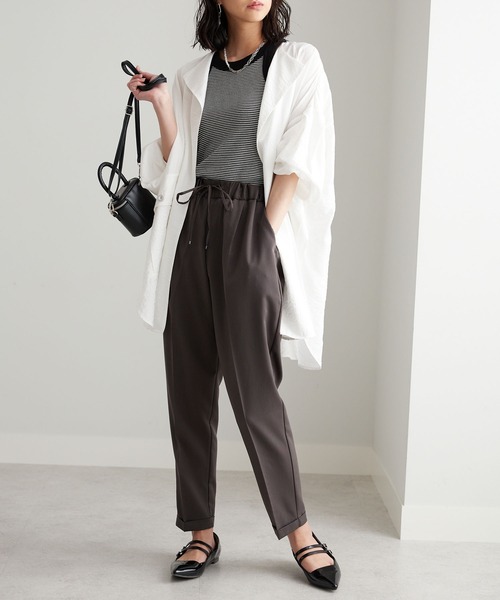 GeeRA(ジーラ)の「【7サイズ/8色展開】楽ちんなのにきれい魅せ!美脚タックテーパードパンツ(スラックス・レディース・カーキ/ベージュ/ブラック/ライトグレー/ネイビー/チャコールグレー/ブラウン/ブルー/ピンク/アイボリー・X-LARGE/XX-LARGE/LARGE/SMALL/MEDIUM/XXX-LARGE/XXXX-LARGE)」の16枚目の写真