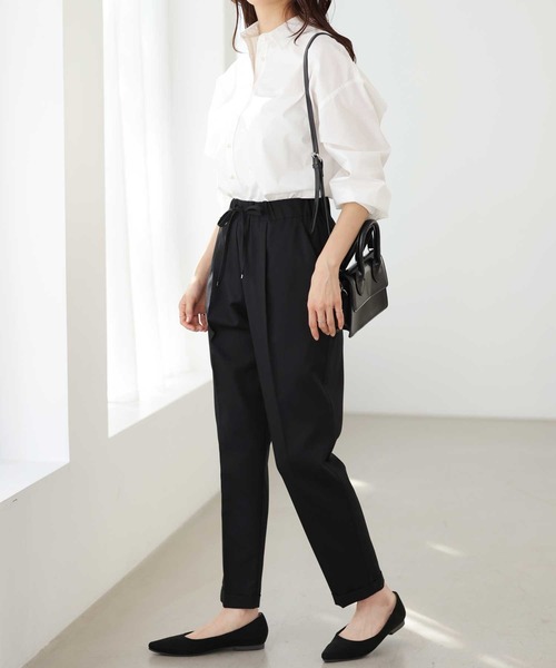 GeeRA(ジーラ)の「【7サイズ/8色展開】楽ちんなのにきれい魅せ!美脚タックテーパードパンツ(スラックス・レディース・カーキ/ベージュ/ブラック/ライトグレー/ネイビー/チャコールグレー/ブラウン/ブルー/ピンク/アイボリー・X-LARGE/XX-LARGE/LARGE/SMALL/MEDIUM/XXX-LARGE/XXXX-LARGE)」の18枚目の写真