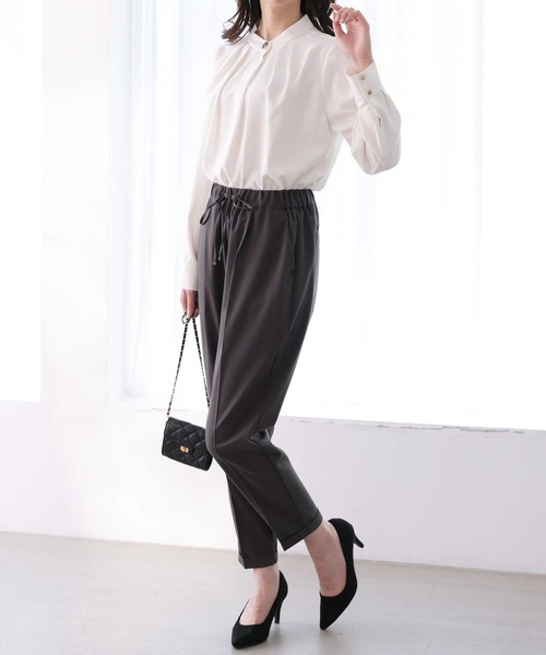 GeeRA(ジーラ)の「【7サイズ/8色展開】楽ちんなのにきれい魅せ!美脚タックテーパードパンツ(スラックス・レディース・カーキ/ベージュ/ブラック/ライトグレー/ネイビー/チャコールグレー/ブラウン/ブルー/ピンク/アイボリー・X-LARGE/XX-LARGE/LARGE/SMALL/MEDIUM/XXX-LARGE/XXXX-LARGE)」の20枚目の写真