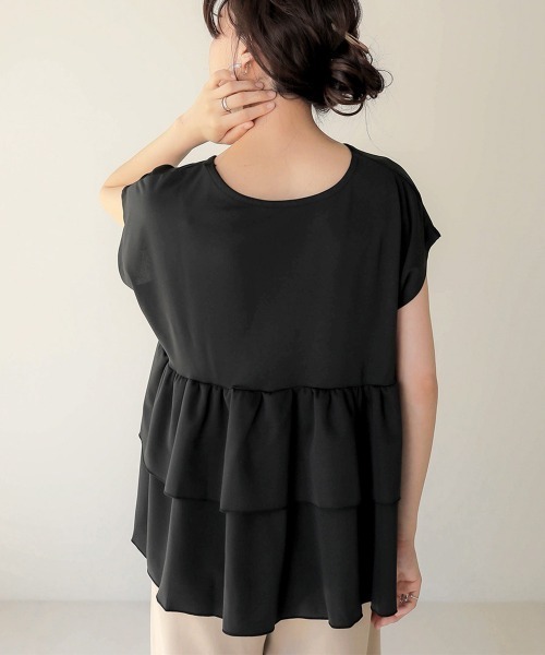 Bab バブ の Web限定 バックフリルキーネックトップス シャツ ブラウス Wear