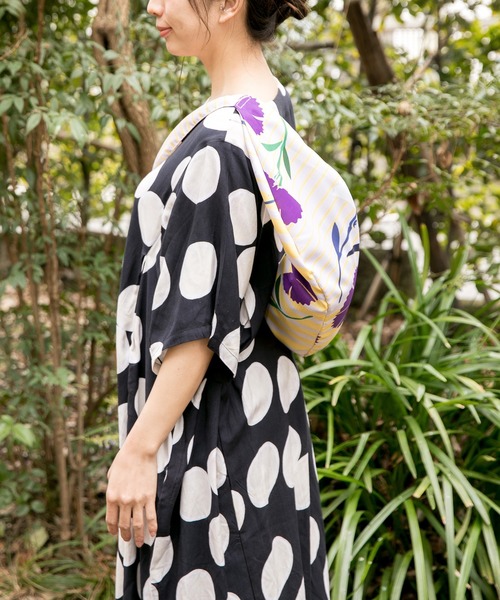 カヤ（カヤ）の「【カヤ】行楽たすきバッグ 和モダン花（ショルダーバッグ・レディース・ホワイト/ネイビー/レッド/イエロー/ブルー/グリーン・FREE）」の14枚目の写真