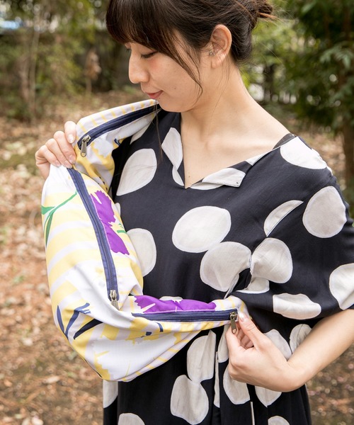 カヤ（カヤ）の「【カヤ】行楽たすきバッグ 和モダン花（ショルダーバッグ・レディース・ホワイト/ネイビー/レッド/イエロー/ブルー/グリーン・FREE）」の12枚目の写真