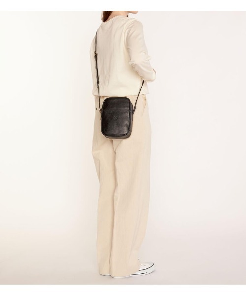 IL BISONTE(イルビゾンテ)の「IL BISONTE / ORIGINAL LEATHER / クロスボディバッグ(ショルダーバッグ・レディース・ブラック/オリーブ/グリーン/ナチュラル/レッド/グレー/ライトブラウン/ダークブラウン/オレンジ/ネイビー/レンガ・FREE)」の20枚目の写真