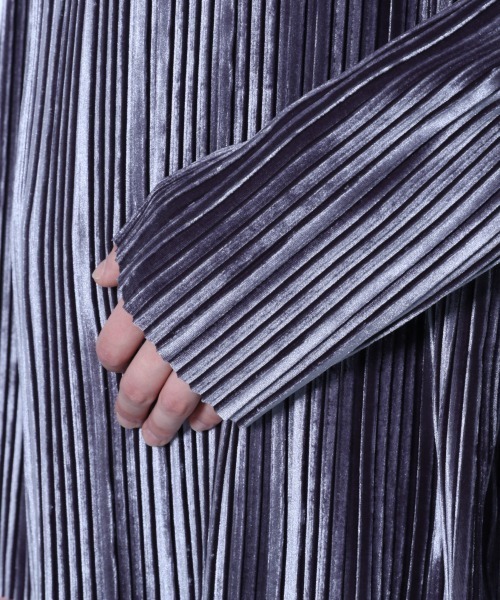 HARE(ハレ)の「ベルベットプリーツプルオーバー(HARE)(Tシャツ/カットソー・メンズ・ブラック/ライトグレー/レッド系その他・FREE)」の7枚目の写真