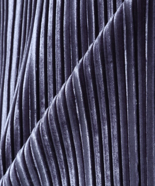 HARE(ハレ)の「ベルベットプリーツプルオーバー(HARE)(Tシャツ/カットソー・メンズ・ブラック/ライトグレー/レッド系その他・FREE)」の14枚目の写真