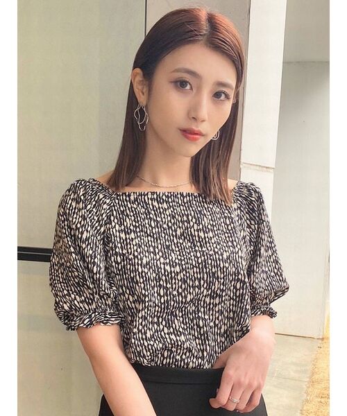 EMODA（エモダ）の「ギャザーオフショルダートップ（シャツ/ブラウス・レディース・その他/ブラック/グレー/ピンク・FREE）」の4枚目の写真