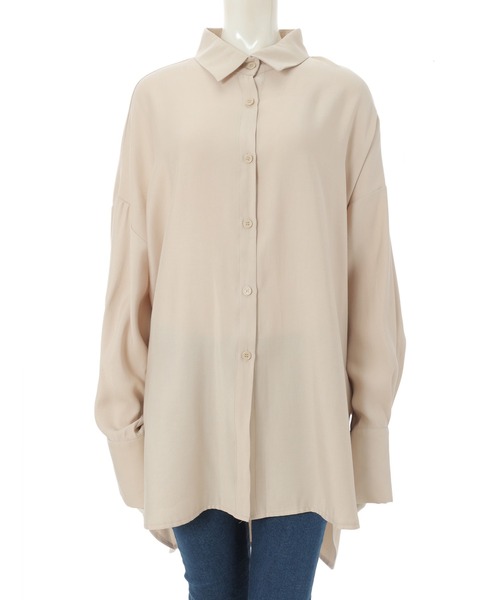 fifth calin（フィフスカラン）の「シャイニー前後差オーバーサイズシャツ（シャツ/ブラウス・レディース・ベージュ/ネイビー・MEDIUM）」の4枚目の写真