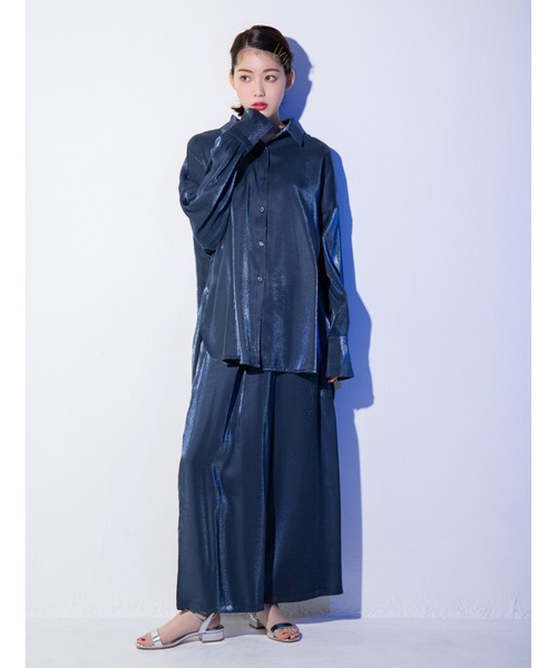 fifth calin（フィフスカラン）の「シャイニー前後差オーバーサイズシャツ（シャツ/ブラウス・レディース・ベージュ/ネイビー・MEDIUM）」の14枚目の写真