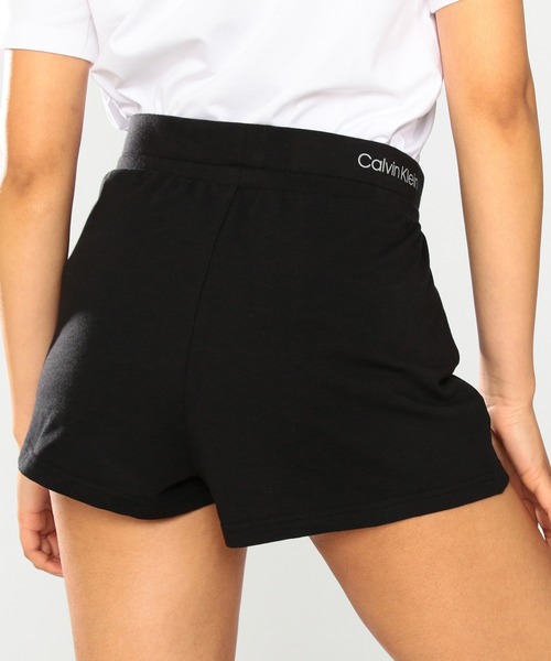 Calvin Klein(カルバン・クライン)の「エコ ラウンジ コンフォート ショートパンツ(スウェットパンツ・レディース・グレー/ブラック・M/S/XS)」の6枚目の写真