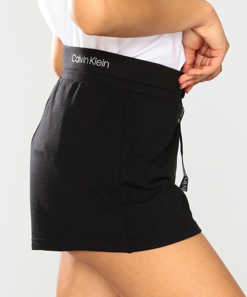 Calvin Klein(カルバン・クライン)の「エコ ラウンジ コンフォート ショートパンツ(スウェットパンツ・レディース・グレー/ブラック・M/S/XS)」の8枚目の写真