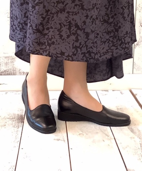 HERMOSA(エレモーサ)(エレモーサ)の「ソフト牛革 3Eカジュアルシューズ(モカシン/デッキシューズ・レディース・ブラック/ブロンズ/ネイビー/ブルー系その他/ブラック系その他・23.5cm/23.0cm/24.0cm/22.5cm/24.5cm/22.0cm/21.5cm)」の6枚目の写真