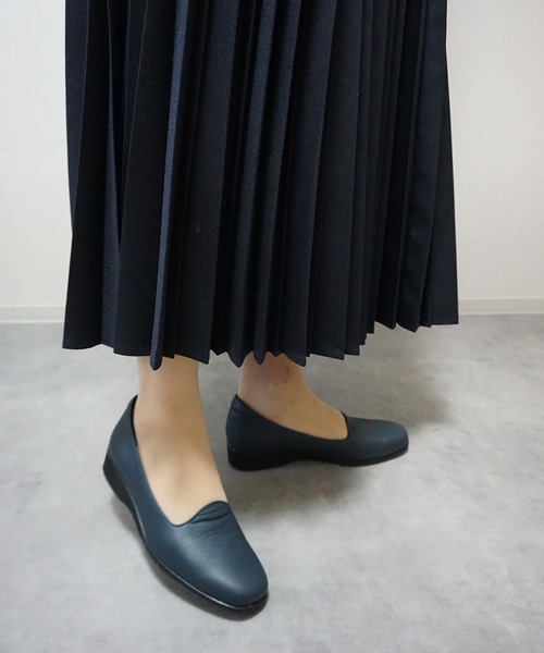 HERMOSA(エレモーサ)(エレモーサ)の「ソフト牛革 3Eカジュアルシューズ(モカシン/デッキシューズ・レディース・ブラック/ブロンズ/ネイビー/ブルー系その他/ブラック系その他・23.5cm/23.0cm/24.0cm/22.5cm/24.5cm/22.0cm/21.5cm)」の15枚目の写真