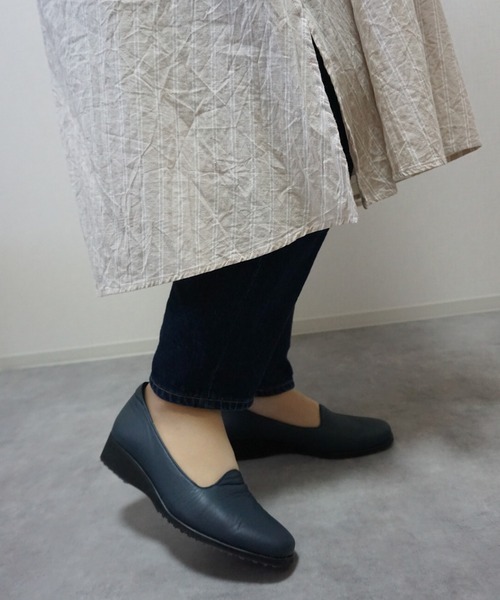 HERMOSA(エレモーサ)(エレモーサ)の「ソフト牛革 3Eカジュアルシューズ(モカシン/デッキシューズ・レディース・ブラック/ブロンズ/ネイビー/ブルー系その他/ブラック系その他・23.5cm/23.0cm/24.0cm/22.5cm/24.5cm/22.0cm/21.5cm)」の11枚目の写真