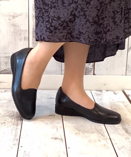 HERMOSA(エレモーサ)(エレモーサ)の「ソフト牛革 3Eカジュアルシューズ(モカシン/デッキシューズ・レディース・ブラック/ブロンズ/ネイビー/ブルー系その他/ブラック系その他・23.5cm/23.0cm/24.0cm/22.5cm/24.5cm/22.0cm/21.5cm)」の19枚目の写真