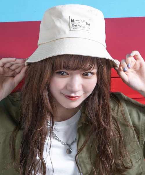 PairPair(ペアペア)の「ワッペン付きバケットハット(ユニセックス)(ハット・レディース・ブラック/アイボリー・FREE)」の5枚目の写真