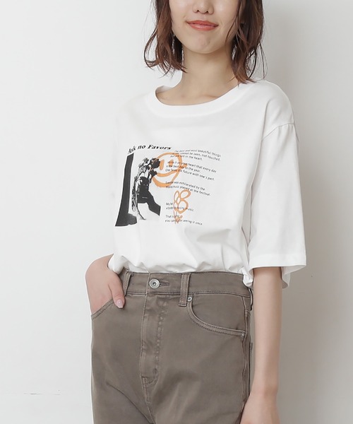FREE'S MART(フリーズマート)の「モノトーンフォトグラフィティプリントTシャツ(Tシャツ/カットソー・レディース・ホワイト/ブラック/グレー・FREE)」の1枚目の写真