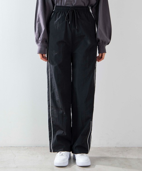 WEGO（ウィゴー）の「WEGO/ナイロンラインパンツ（スウェットパンツ・レディース・レッド/ブラック・FREE）」の6枚目の写真