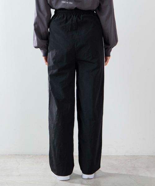 WEGO（ウィゴー）の「WEGO/ナイロンラインパンツ（スウェットパンツ・レディース・レッド/ブラック・FREE）」の12枚目の写真