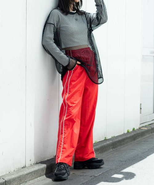 WEGO（ウィゴー）の「WEGO/ナイロンラインパンツ（スウェットパンツ・レディース・レッド/ブラック・FREE）」の8枚目の写真