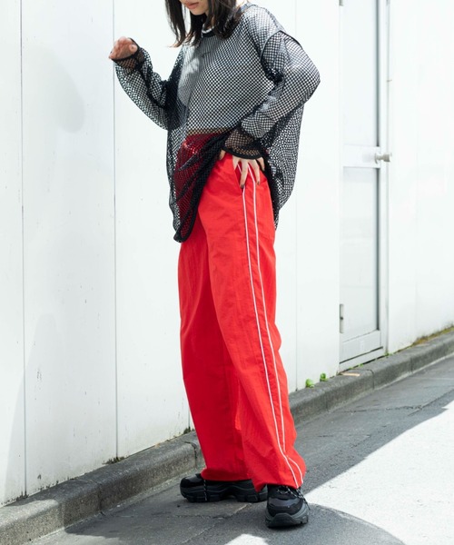 WEGO（ウィゴー）の「WEGO/ナイロンラインパンツ（スウェットパンツ・レディース・レッド/ブラック・FREE）」の7枚目の写真