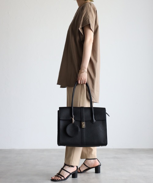 GUSCIO(グッシオ)の「【グッシオ ゴールドラベル】エレガンストートバッグ オンオフ兼用 ビジネストート PC/A4対応(ビジネスバッグ・レディース・ブラック/ベージュ/グレー/ブルー/グリーン/モスグリーン/ダークブラウン/オレンジ系・FREE)」の11枚目の写真