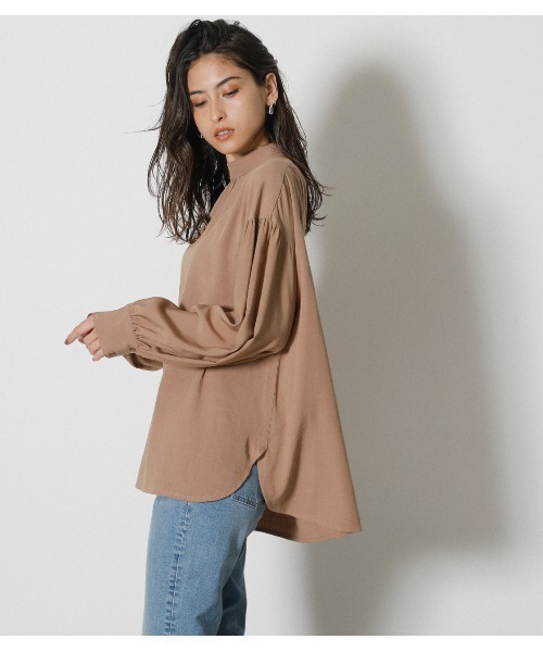 AZUL by moussy（アズールバイマウジー）の「BOTTLE NECK BLOUSE/ボトルネックブラウス（シャツ/ブラウス・レディース・ブラック/ベージュ/オフホワイト・SMALL/MEDIUM）」の7枚目の写真